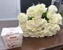 Букет из 25 белых роз под ленту